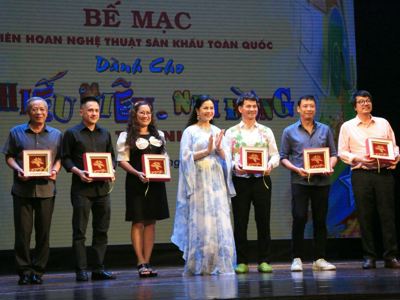 Tranh Thếp Vàng Hoa Phượng – Vẻ Đẹp Nghệ Thuật Tinh Tế Mang Hồn Hải Phòng